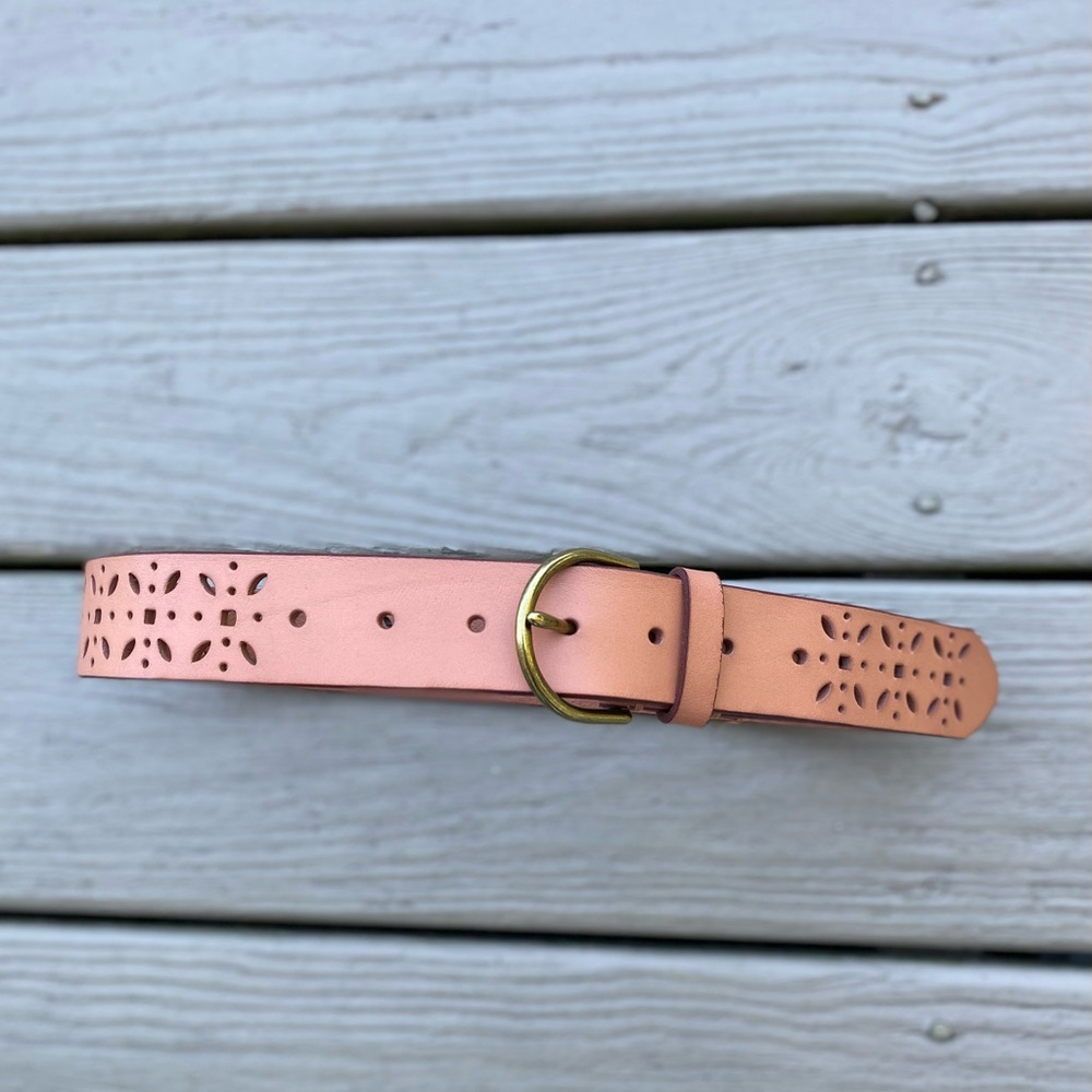NWOT American Eagle - Woman’s tan cowhide leather 1.5” width belt, Size: XS